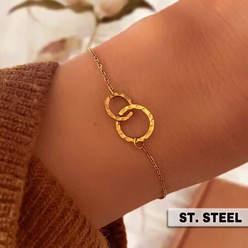 ⚜️𝟯𝟬%𝗢𝗙𝗙 𝗯𝘂𝗻𝗱𝗹𝗲𝘀 𝟯+⚜️ NEW Interlocked Charm Stainless Steel Bracelet